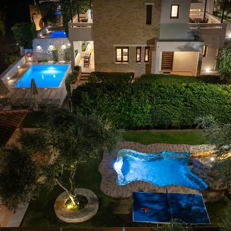 Villa Roupes Villa I, Family Villa, Fantastic Views, Private Pool Roupai
